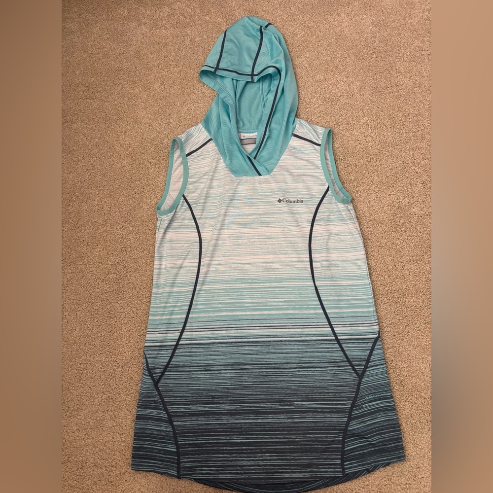 Women’s sleeveless Columbia Omni wick jogging hoodie size medium. Teal
